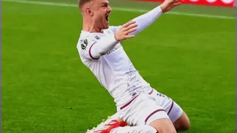 中国游泳队巴黎奥运再谱辉煌篇章