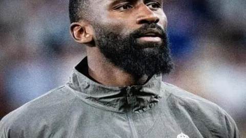 “被弃球员华丽转身：前湖人弃将变顶级中锋，9投9中狂揽21分12板！”